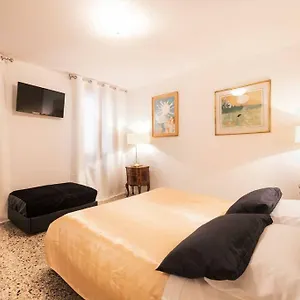 https://andrea-flat.hotelinveneto.com